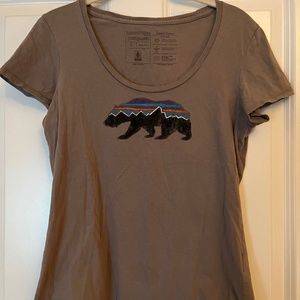 Patagonia Small Slim Fit Grey Fitz Roy Bear Scoop Neck Women's T-Shirt